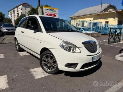 Usata Lancia Ypsilon 69 CV (50 kW) 2012 Bianco Utilitaria