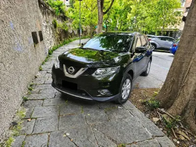 Używany Nissan X-Trail 131 KM (96 kW) 2015 Zielony SUV