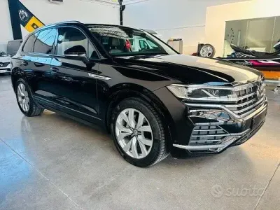 Usata VW Touareg 231 CV (169 kW) 2020 Nero SUV