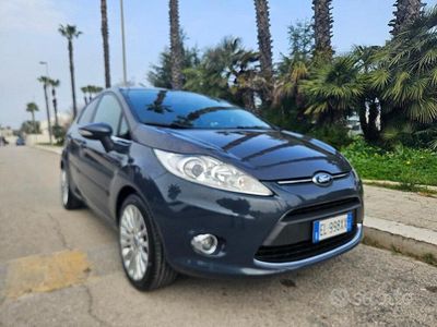 Usata Ford Fiesta Titanium 70 CV (51 kW) 2012 Grigio Utilitaria