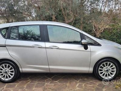 Begagnad Ford B-MAX 75 HK (55 kW) 2015 Grå Minibuss