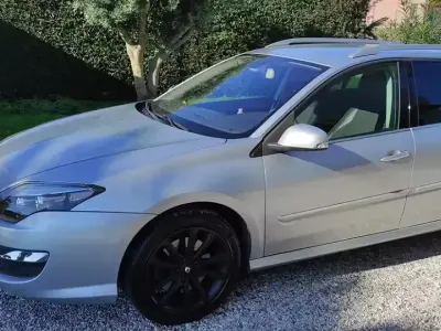 Usata Renault Laguna III 150 CV (110 kW) 2011 Grigio Station wagon