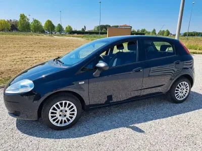 Usata Fiat Grande Punto 69 CV (50 kW) 2012 Blu Utilitaria