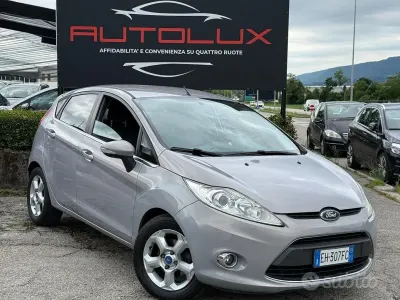Usata Ford Fiesta Titanium 70 CV (51 kW) 2011 Grigio Berlina