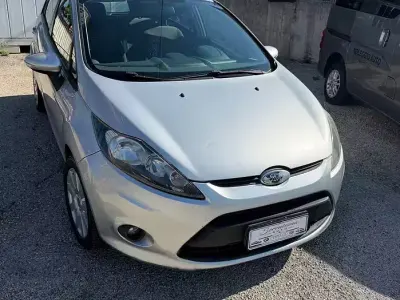 Usata Ford Fiesta Titanium 68 CV (50 kW) 2009 Grigio Berlina