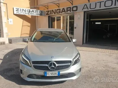 Usata Mercedes A180 Premium 109 CV (80 kW) 2016 Grigio Utilitaria