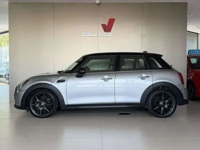 Usata Mini Cooper Classic 136 CV (100 kW) 2024 Argento/tetto nero Utilitaria