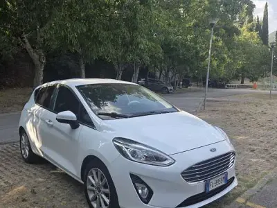 Usata Ford Fiesta Titanium 86 CV (63 kW) 2017 Bianco Utilitaria