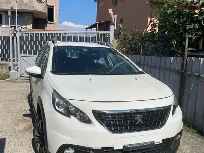 Usata Peugeot 2008 99 CV (72 kW) 2017 SUV