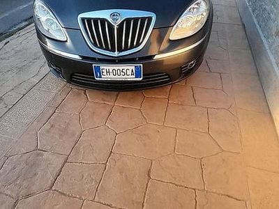 Usata Lancia Musa 70 CV (51 kW) 2011 Grigio Monovolume