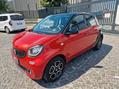 Usata Smart ForFour Prime 71 CV (52 kW) 2015 Rosso Utilitaria