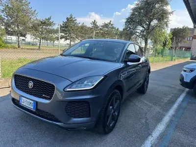 Usata Jaguar E-Pace R-Dynamic 150 CV (110 kW) 2020 Grigio scuro metallizzato SUV