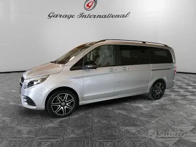 Usata Mercedes V300 Exclusive 239 CV (175 kW) 2021 Grigio Monovolume