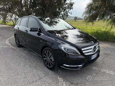 Usata Mercedes B180 Premium 109 CV (80 kW) 2012 Nero Utilitaria