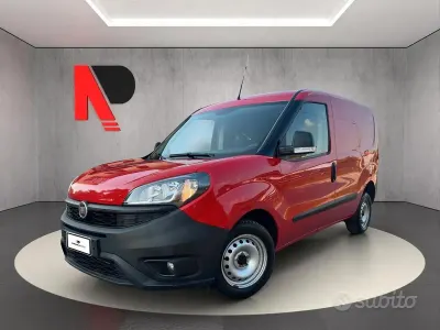 Usata Fiat Doblò S 105 CV (77 kW) 2021 Rosso Monovolume
