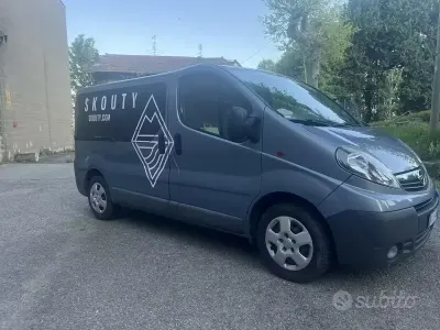Usata Opel Vivaro 120 CV (88 kW) 2011 Grigio Monovolume