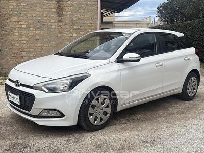Usata Hyundai i20 Comfort 75 CV (55 kW) 2016 Bianco Utilitaria