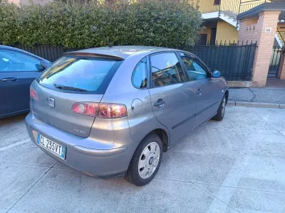 Usata Seat Ibiza Stella 64 CV (47 kW) 2004 Grigio Utilitaria