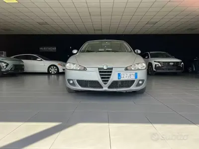 Usata Alfa Romeo 147 120 CV (88 kW) 2006 Grigio Utilitaria