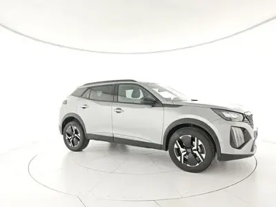 Usata Peugeot 2008 Allure 102 CV (75 kW) 2025 Argento SUV