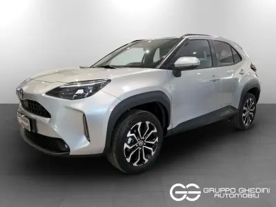 Usata Toyota Yaris Cross Trend 92 CV (67 kW) 2025 Silver metallic SUV