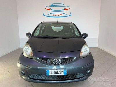 Usata Toyota Aygo Sol 67 CV (49 kW) 2006 Grigio Utilitaria