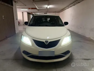 Usata Lancia Ypsilon Gold 69 CV (50 kW) 2018 Marrone Utilitaria