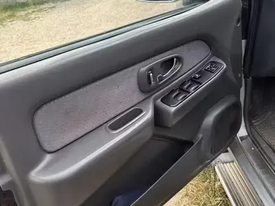 Usata Mitsubishi L200 115 CV (84 kW) 2006 Grigio Pick-up