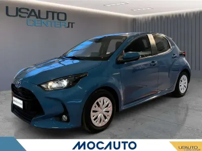 Usata Toyota Yaris Hybrid Business Edition 92 CV (67 kW) 2021 Blu Berlina