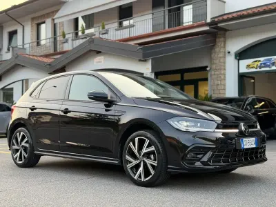 Usata VW Polo R-line 95 CV (69 kW) 2023 Deep black perlato Utilitaria