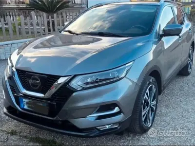 Usata Nissan Qashqai N-Connecta 110 CV (80 kW) 2017 Grigio SUV