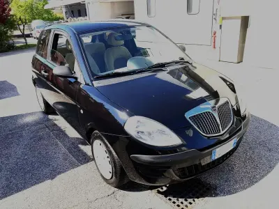 Usata Lancia Ypsilon 60 CV (44 kW) 2006 Beige Utilitaria