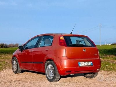 Usata Fiat Grande Punto Active 65 CV (47 kW) 2006 Rosso Utilitaria
