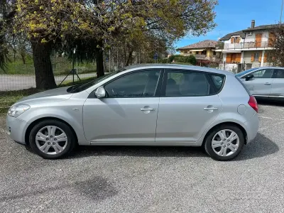 Usata Kia Ceed 115 CV (84 kW) 2007 Grigio Utilitaria