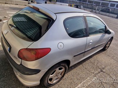 usata Peugeot 206 da riparare