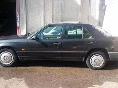 Usata Mercedes 190 105 CV (77 kW) 1988 Grigio Berlina