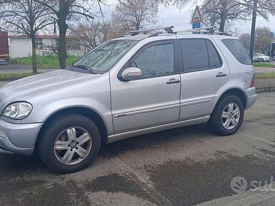 Usata Mercedes ML270 163 CV (119 kW) 2005 Grigio SUV