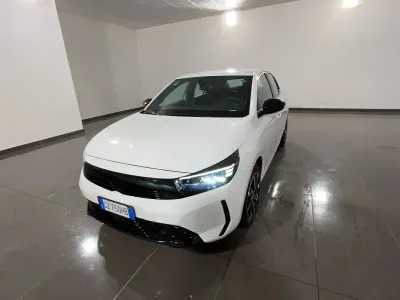 Usata Opel Corsa S 100 CV (73 kW) 2025 Arktis white Utilitaria