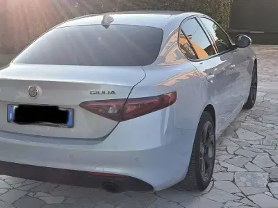 Usata Alfa Romeo Giulia Sprint 190 CV (139 kW) 2020 Argento Berlina