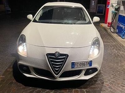 Usata Alfa Romeo Giulietta Distinctive 120 CV (88 kW) 2016 Bianco Utilitaria