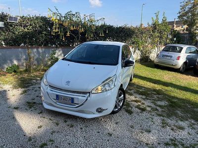 Usata Peugeot 208 Allure 92 CV (67 kW) 2014 Bianco Utilitaria