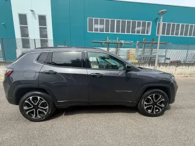 Usata Jeep Compass 131 CV (96 kW) 2022 Grigio SUV