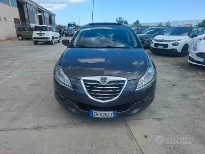 Usata Lancia Delta 120 CV (88 kW) 2014 Grigio Utilitaria