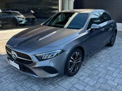 Usata Mercedes A200 Advanced 163 CV (119 kW) 2025 Grigio montagna Berlina