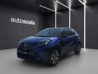 Nuova Toyota Aygo X Trend 72 CV (52 kW) 2025 Tarragon green & black SUV