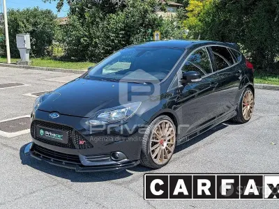 Usata Ford Focus ST 250 CV (183 kW) 2013 Nero Utilitaria