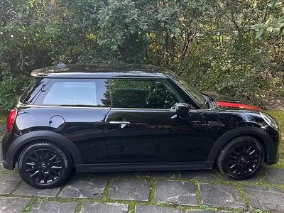 Begagnad Mini ONE 75 HK (55 kW) 2021 Svart Halvkombi