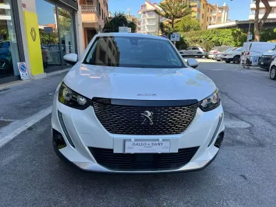 Usata Peugeot 2008 Allure 102 CV (75 kW) 2021 Bianco SUV