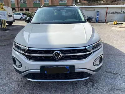 Usata VW T-Roc Life 150 CV (110 kW) 2023 Beige SUV