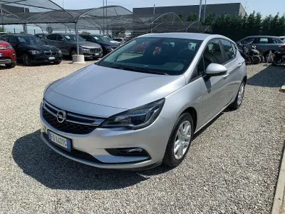 Usata Opel Astra 101 CV (74 kW) 2016 Grigio Berlina